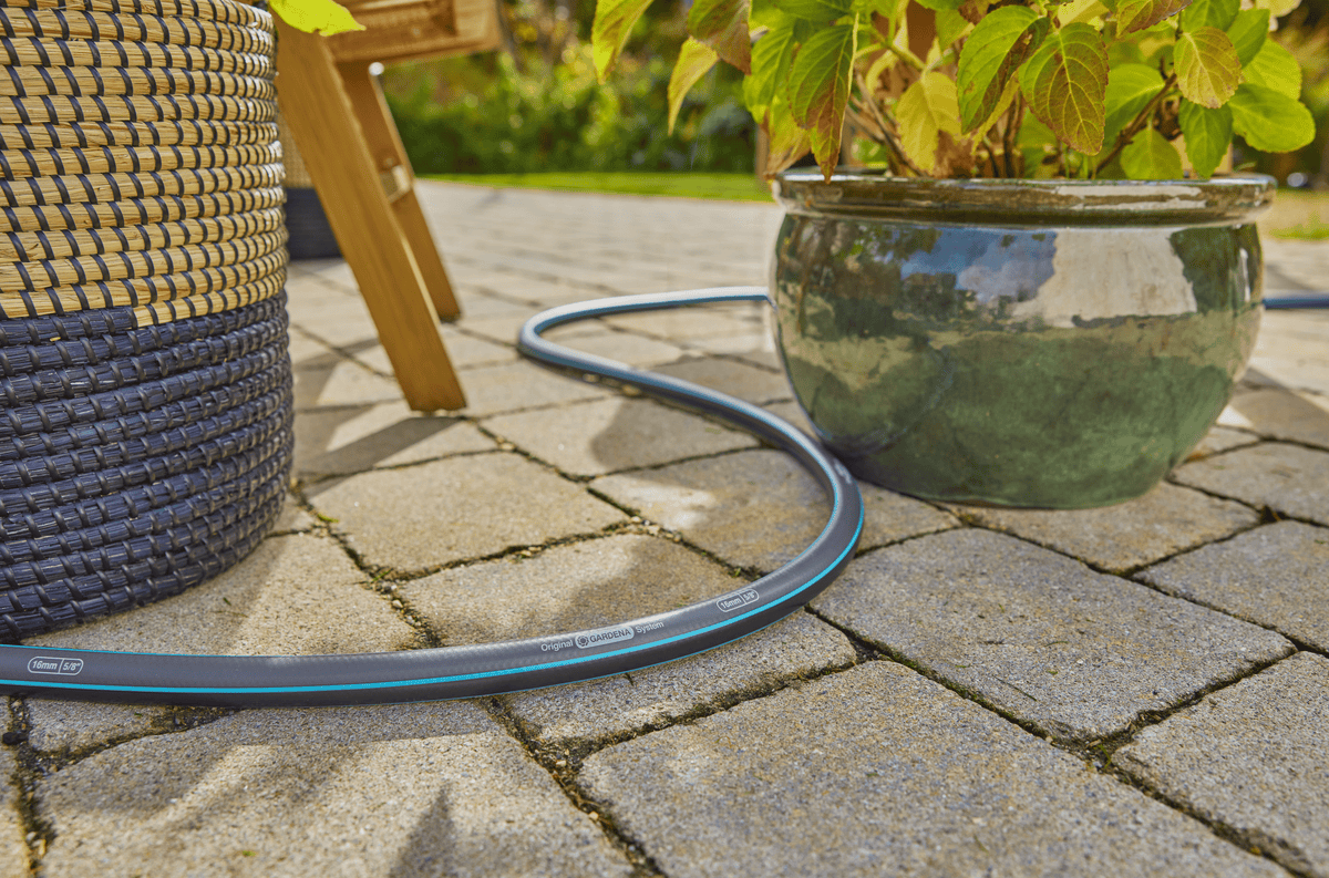Garden Hose 30m 100ft. 5/8 X-Flow, provides flexible & reliable irrigation